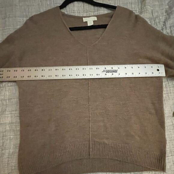 H&M - Women's M Sweater - Khaki Brown V-Neck - Wool Blend - Ribbed Hem - EUC - Picture 4 of 8